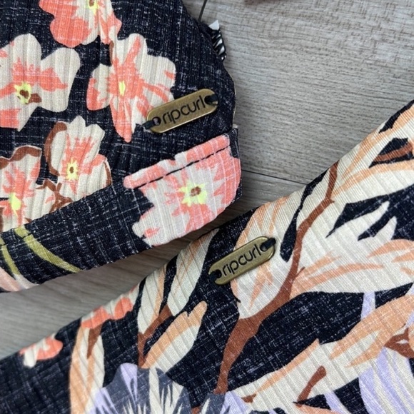 ☀️RIP CURL☀️ PARADISE CALLING
PARADISE CALLING CHEEKY BIKINI SET - Picture 10 of 13